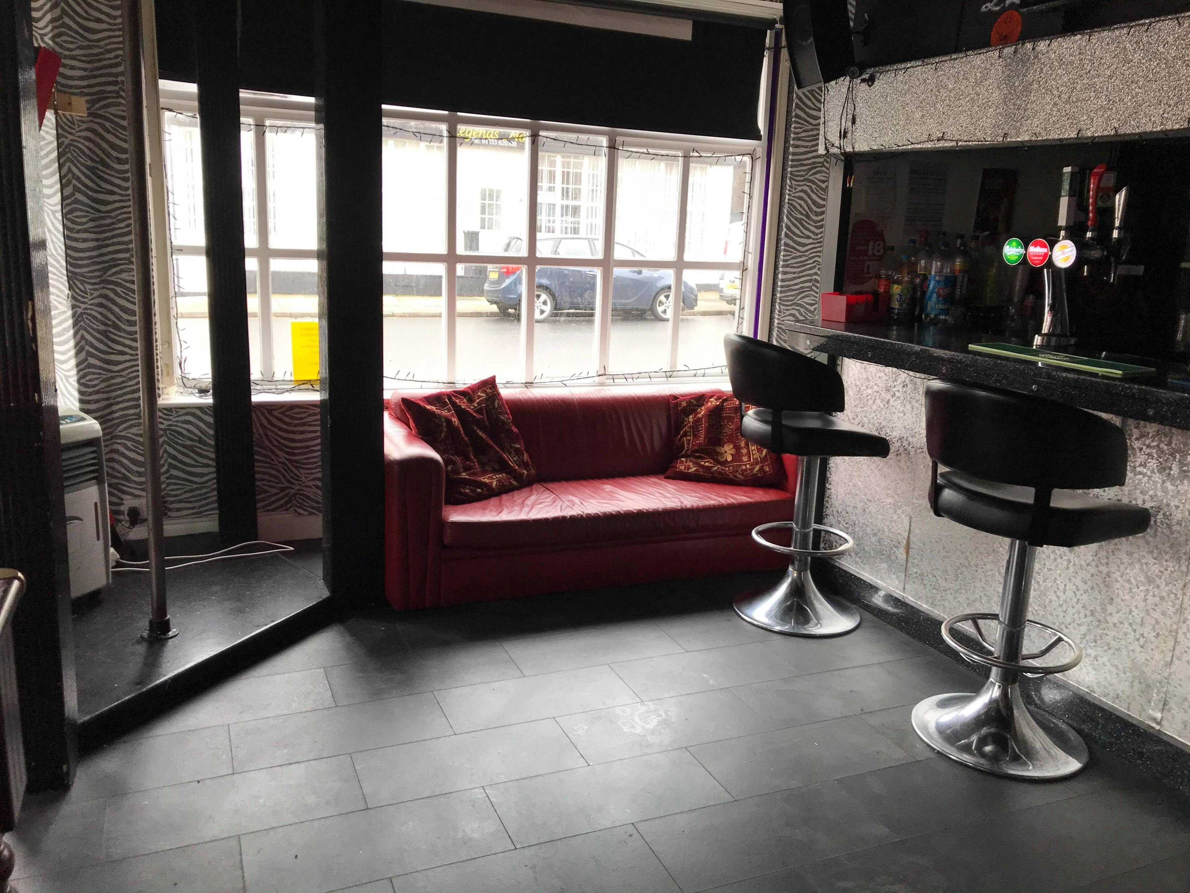 Lark Inn - Blackpool — Photos 1